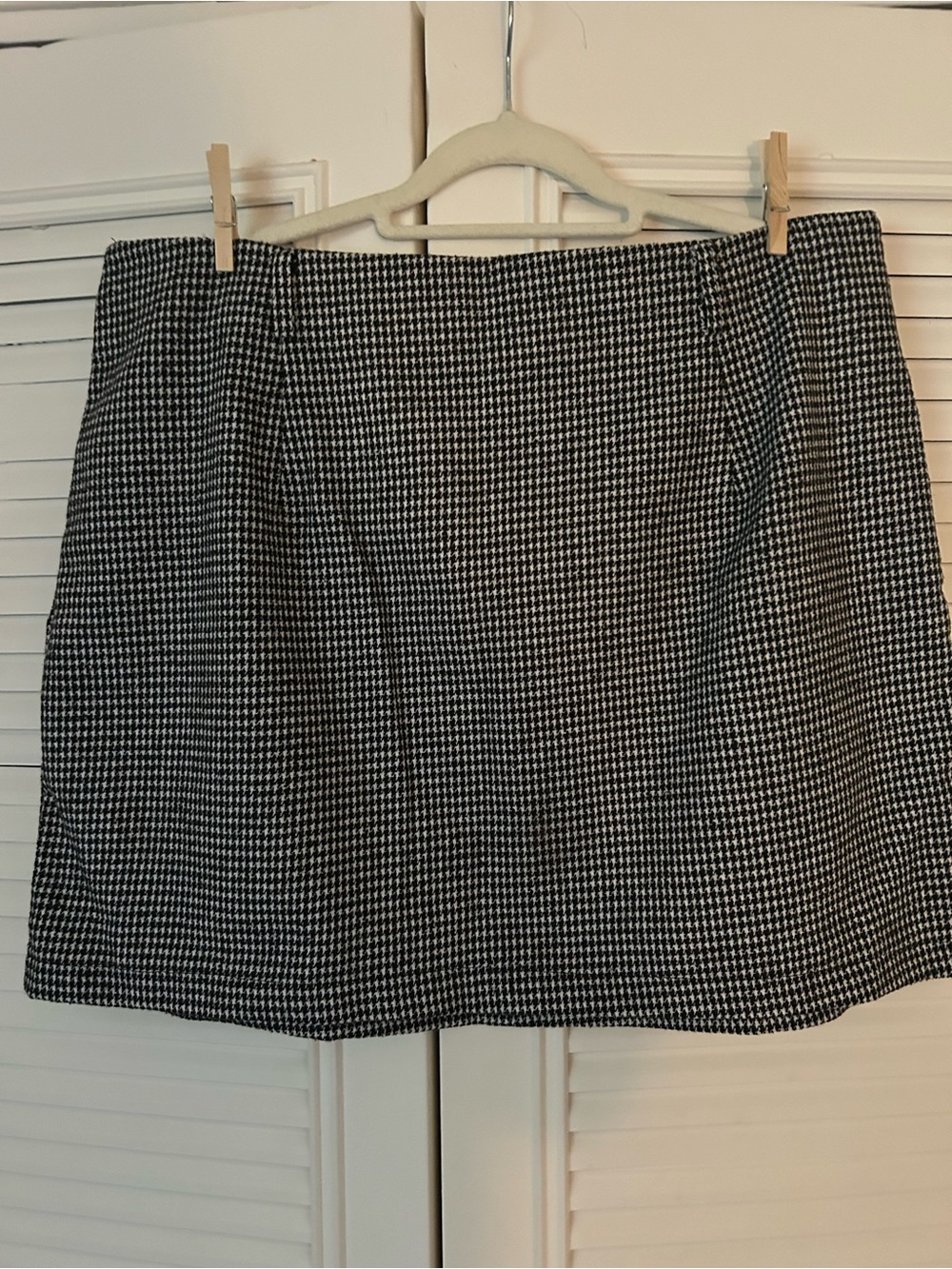 Girls Black & White Houndstooth Skirt - Classic Pattern